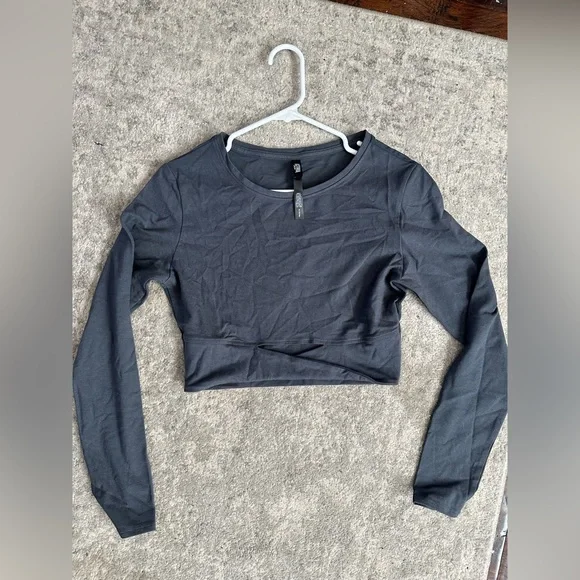 cropped long sleeve athletic shirt - Picture 3 of 4